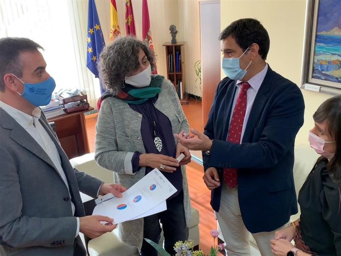 El vicerrector de Campus y Sostenibilidad, Juan Pedro Solano; la rectora de la Universidad Politécnica de Cartagena, Beatriz Miguel Hernández; el consejero de Fomento e Infraestructuras, José Ramón Díez de Revenga, y la directora general de Movilidad y 