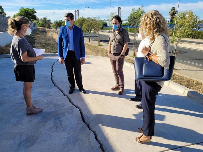 El portavoz de Cs en el Ayuntamiento, Álvaro Pimentel, en el CEIP La Raza, en Sevilla.