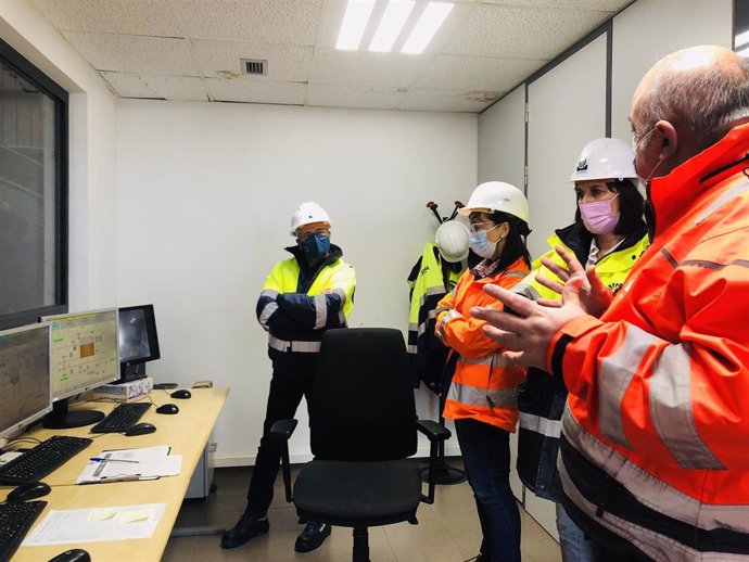 Visita del secretario de estado de Medio Ambiente del Ministerio para la Transición Ecológica, Hugo Morán,  a la planta de biometanización de Cogersa,con la viceconsejera de Medio Ambiente y Cambio Climático, Nieves Roqueñí, y Paz Orviz (Cogersa)