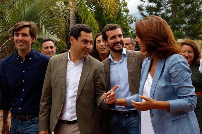 Archivo - l presidente del PP Andaluz, Juanma Moreno Bonilla (c) y el presidente nacional del PP, Pablo Casado (1d), con Pablo Montesinos (1i) en una imagen de archivo.