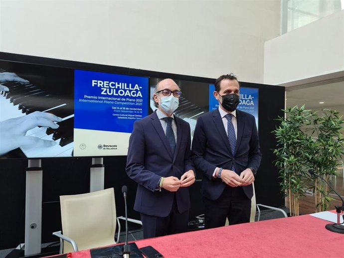 Javier Ortega (izquierda) junto a Conrado Íscar (derecha).