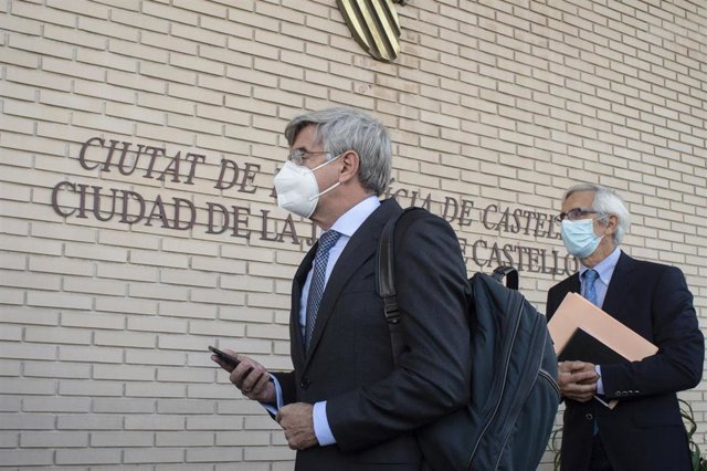 Los acusados en el jucio Castor a su llegada a los juzgados