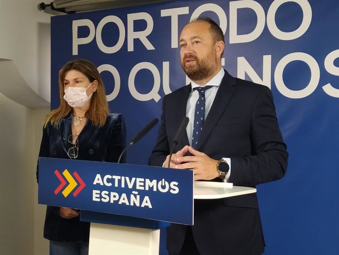 Los parlamentarios andaluces del PP por Almería Ramón Herrera y Rosalía Espinosa