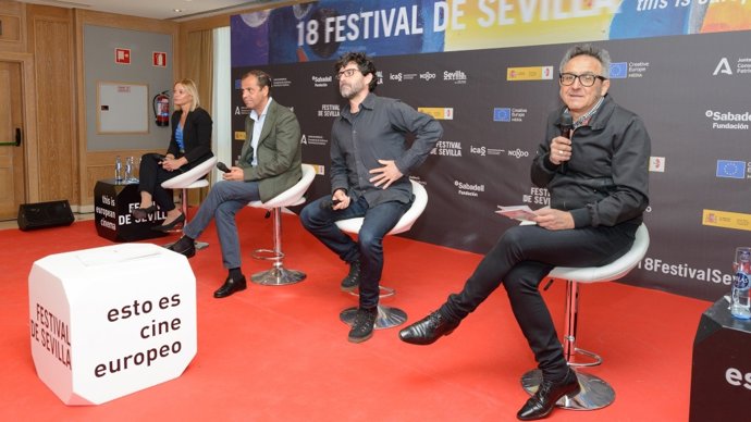 Rueda de prensa para presentar el Premio a la Trayectoria del Festival de Cine de Sevilla al director de fotografía Álex Catalán.