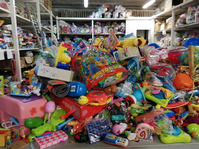 Archivo - Entrega de juguetes en el Parque del Alamillo.