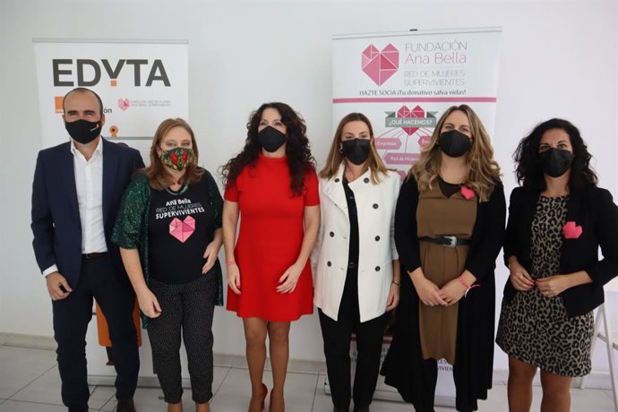 La consejera de Igualdad, en el acto de inauguración de una nueva sede de la Fundación Ana Bella.