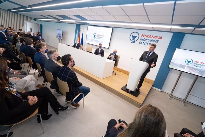 El presidente de la Xunta, Alberto Núñez Feijóo, y la conselleira do Mar, Rosa Quintana, preside la inauguración del Pescanova Biomarine Center de O Grove (Pontevedra).