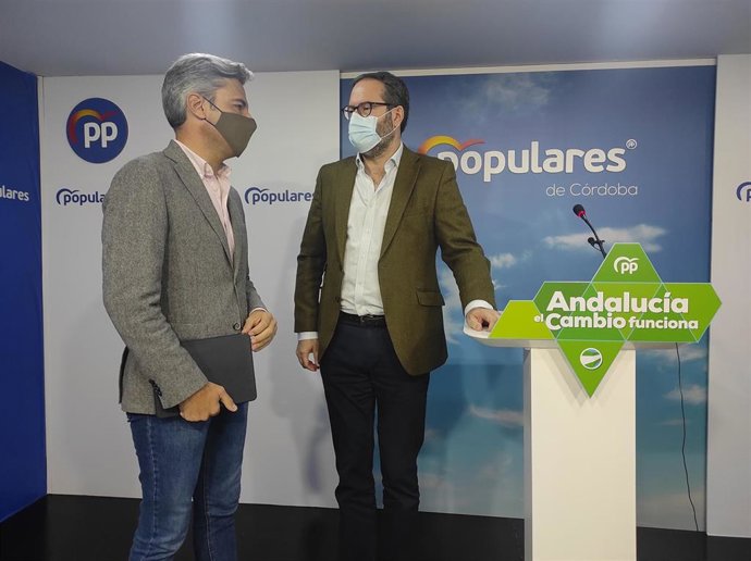El presidente del PP de Córdoba, Adolfo Molina, y el diputado nacional Andrés Lorite.