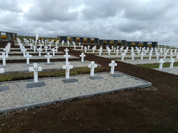 Archivo - Cementerio de Darwin en las Malvinas.