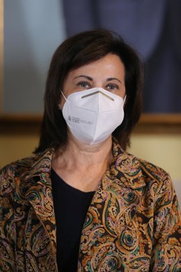 La ministra de Defensa, Margarita Robles, modera el coloquio 'Mujeres militares: Retos Superados', en el Ministerio de Defensa, a 8 de noviembre de 2021, en Madrid, (España). Robles protagoniza un coloquio caracterizado por la presencia de varias mujere