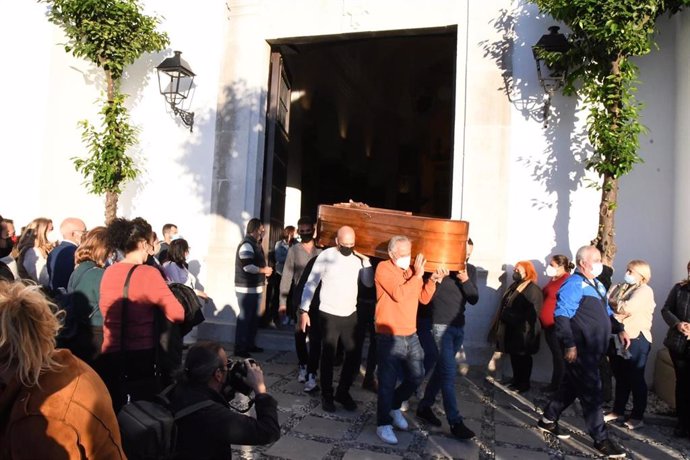 Funeral de la mujer apuñalda en San Roque.