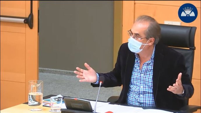 Intervención del procurador socialista Luis Briones.