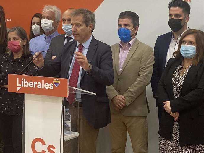 El líder de Cs Aragón ha presentado las dos gestoras de Zaragoza en la sede autonómica de este partido.