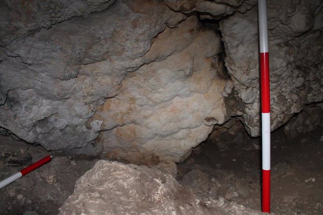 Descubren una nueva pintura rupestre en la Cueva de Nerja