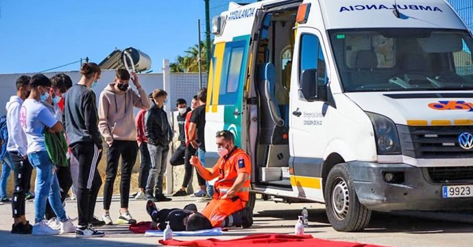 Estudiantes aprende cómo actuar ante emergencias sanitarias gracias a voluntarios de EPES 061