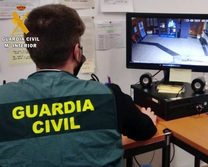 La Guardia Civil investiga los robos en vehículos