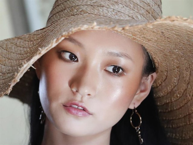 Archivo - La hidratación es fundamental para el cuidado de las pieles grasas y mixtas