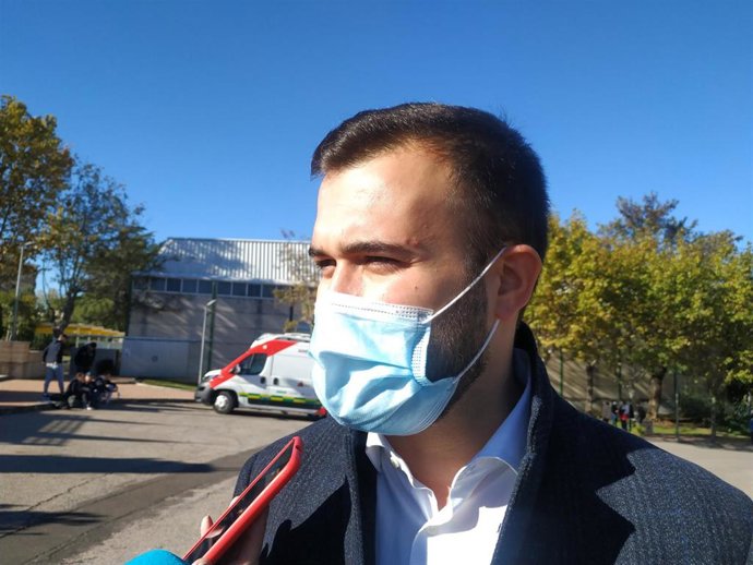 El alcalde de Cáceres, Luis Salaya, atiende a los medios antes de la inauguración de los Jedes