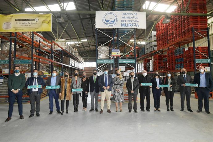 López Miras traslada el "agradecimiento de toda la sociedad" al Banco de Alimentos del Segura y un "reconocimiento especial a su labor durante la pandemia"