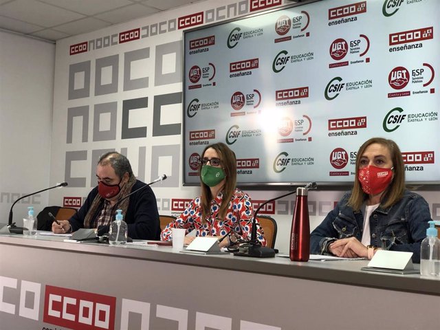 De izquierda a derecha: Tomás Pérez, de UGT; Isabel Madruga, de CSIF, y Elena Calderón, de CCOO.