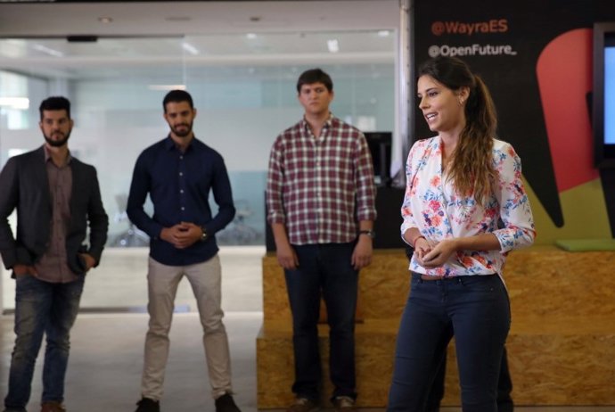 Archivo - Jovenes trabajando