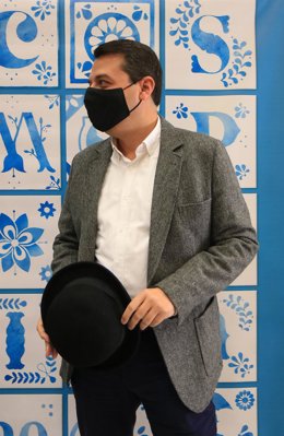 El alcalde de Córdoba, José María Bellido, en la presentación de Cosmopoética.