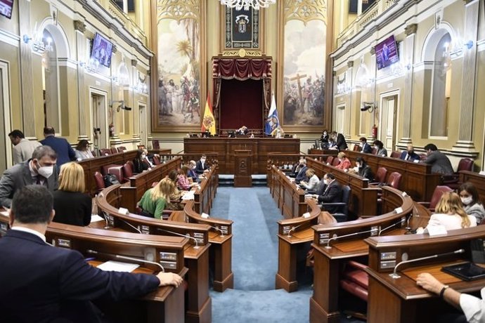 Sesión plenaria del Parlamento de Canarias