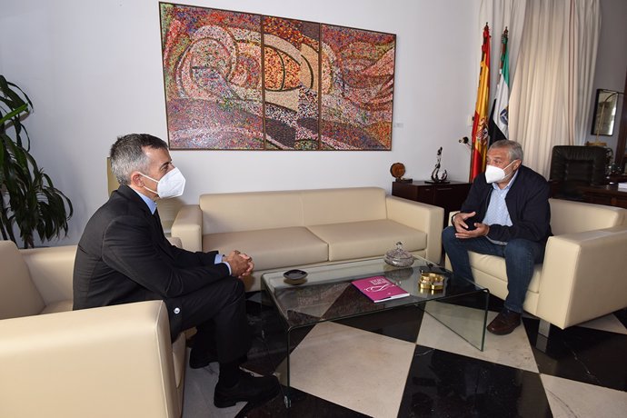 El presidente de la Diputación de Cáceres se reúne con el nuevo cónsul honorario de Portugal en la ciudad