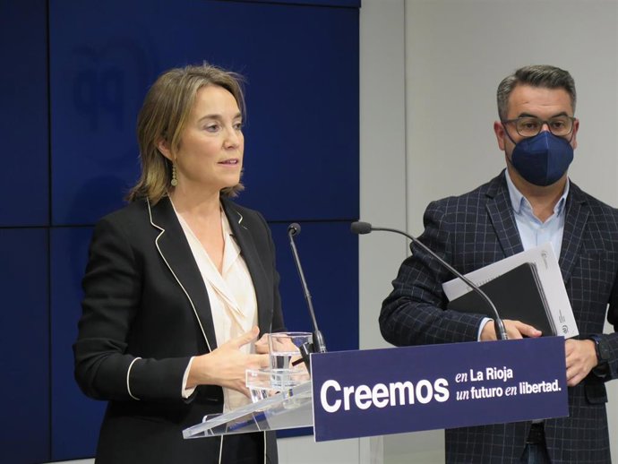 La portavoz de Grupo Popular en el Congreso, Cuca Gamarra, junto al diputado riojano Javier Merino