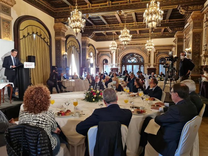 El delegado del Gobierno de España en Andalucía, Pedro Fernández, este lunes durante un desayuno informativo en Sevilla.