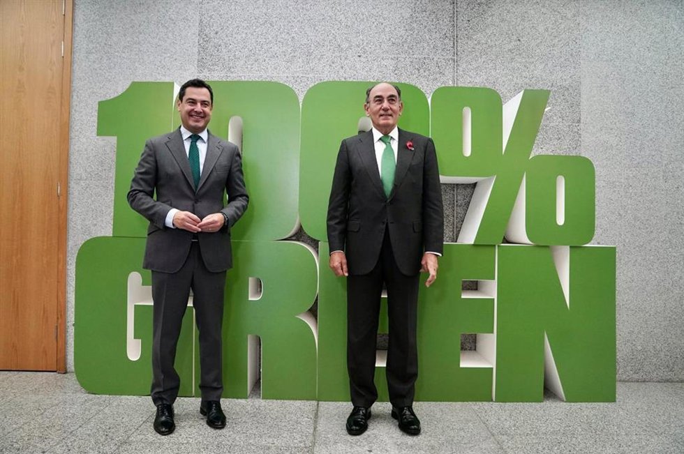 Juanma Moreno (i.) e Ignacio Galán, este martes en Glasgow, en el marco de la Cumbre por el Clima