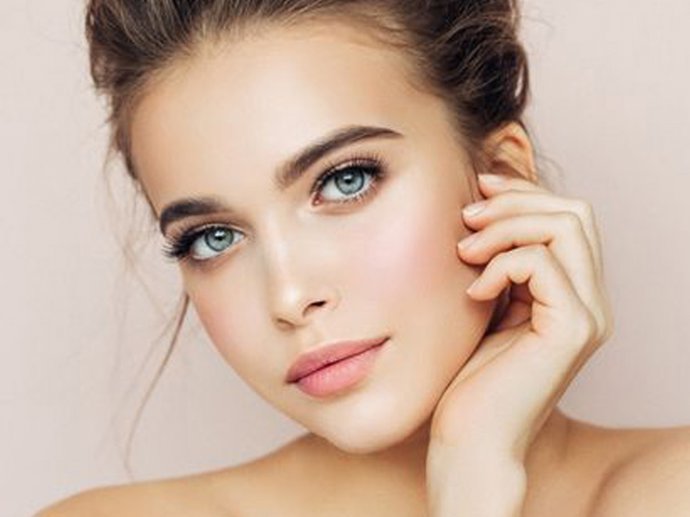 El contorno de ojos es una de las zonas más delicadas de nuestro rostro