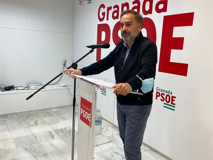 El secretario de Organización del PSOE en la capital granadina, Jacobo Calvo