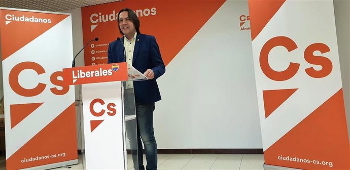 Rafael Burgos (Cs), en rueda de prensa