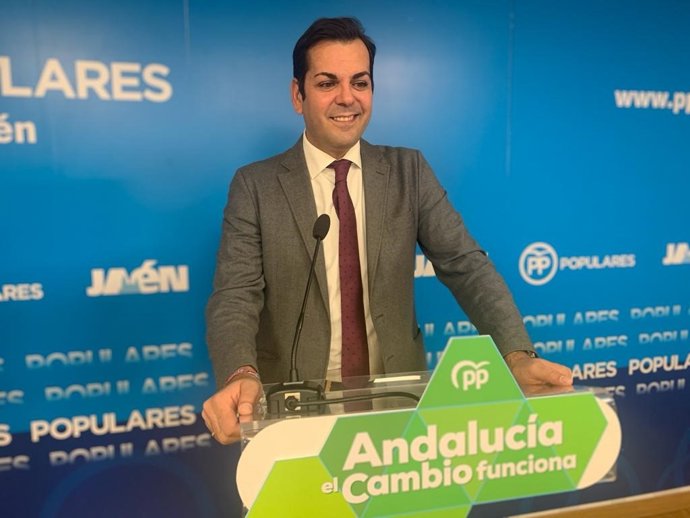 Juan Diego Requena presenta las enmiendas.