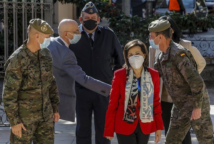 La ministra de Defensa, Margarita Robles, a su llegada al Regimiento Nuclear, Biológico y Químico Valencia n1 (NBQ Valencia 1), en el acuartelamiento Daoiz y Velarde, a 9 de noviembre de 2021, en Paterna, Valencia, Comunidad Valenciana (España). El Reg