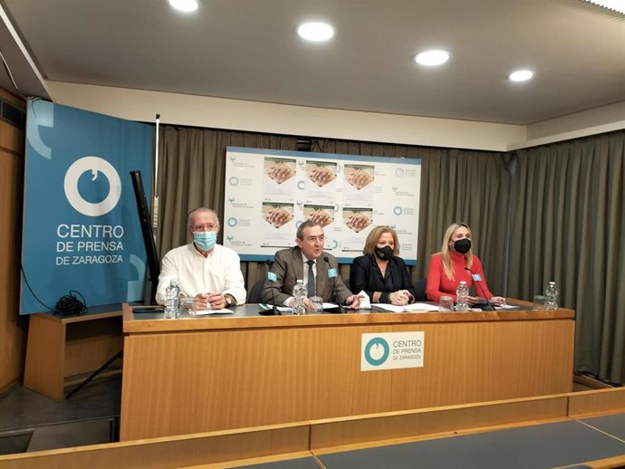 El presidente del 34 Congreso, Antonio Gómez,  el presidente del Sindicato de Médicos de Atención Primaria, Leandro Catalán; la  secretaria general de CESMAragón, Mercedes Ortín, y la médico de familia, Pilar Borraz.