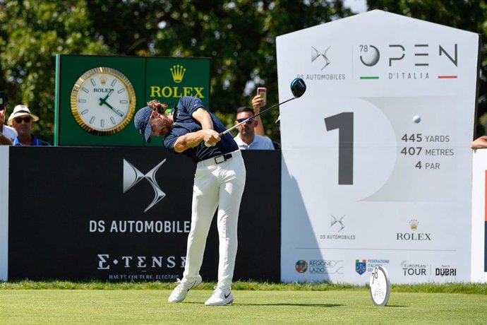 Archivo - Tommy Fleetwood ejecuta un golpe durante el Abierto de Italia del Circuito Europeo
