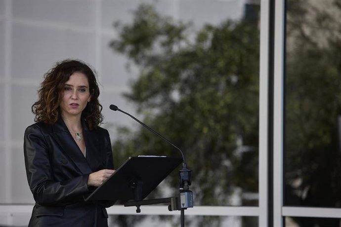 La presidenta de la Comunidad de Madrid, Isabel Díaz Ayuso, interviene durante su visita el Repsol Technology Lab, a 5 de noviembre de 2021, en Móstoles, Madrid, (España). Repsol Technology Lab es un modelo privado de I+D de España basado en la innovaci