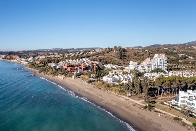 Vista de la senda litoral en Estepona