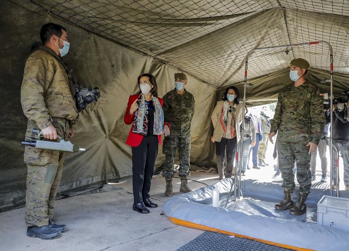 La ministra de Defensa, Margarita Robles, durante su visita al Regimiento Nuclear, Biológico y Químico Valencia n1 (NBQ Valencia 1), en el acuartelamiento Daoiz y Velarde, a 9 de noviembre de 2021, en Paterna, Valencia, Comunidad Valenciana (España). E