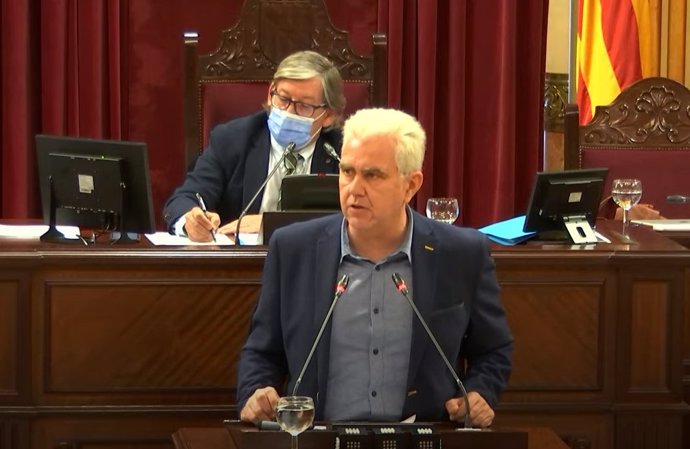 El portavoz parlamentario de El PI-Proposta per les Illes Balears, Josep Miel, en una intervención en el Parlament.
