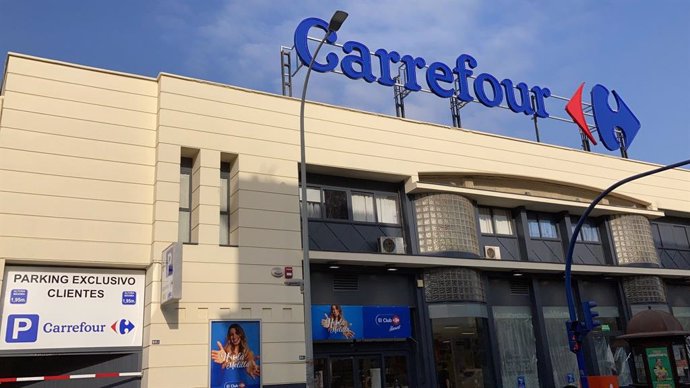 Archivo - Hipermercado de Carrefour en Melilla