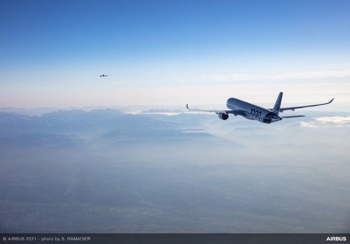 Primer vuelo de larga distancia en formación de Airbus.