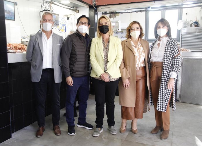 El presidente de la Autoridad Portuaria de Motril, José García Fuentes, preside un encuentro con la compañía de cruceros SeaDream Yacht Club.