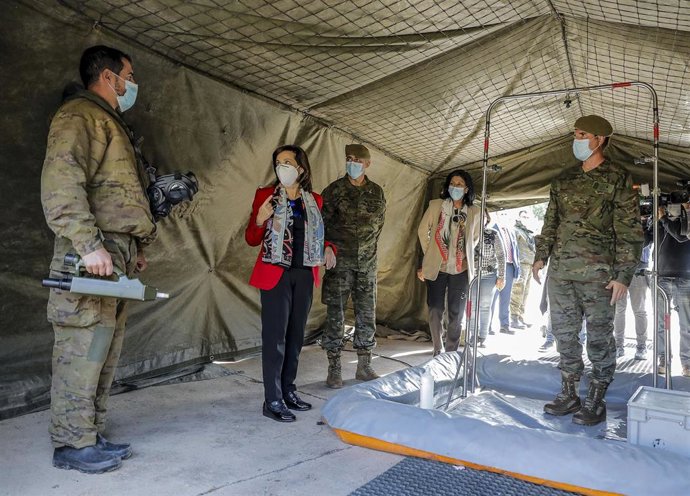 La ministra de Defensa, Margarita Robles, durante su visita al Regimiento Nuclear, Biológico y Químico Valencia n1 (NBQ Valencia 1), en el acuartelamiento Daoiz y Velarde, a 9 de noviembre de 2021, en Paterna, Valencia