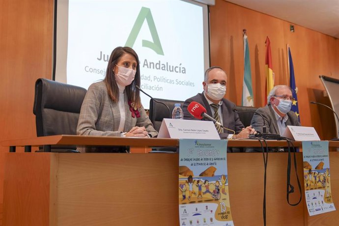 La diputada de Igualdad y Familia, Carmen Belén López, participa en la presentación del cartel del primer encuentro de consejos locales de infancia y adolescencia de la provincia de Almería