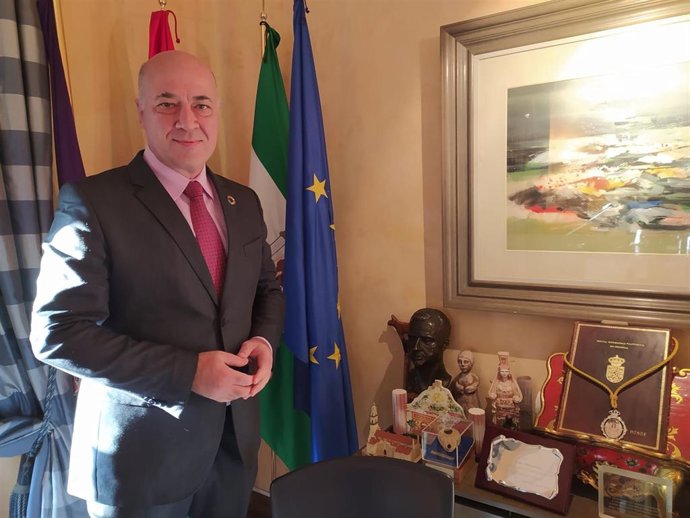 Archivo - El alcalde de Rute y presidente de la Diputación de Córdoba, Antonio Ruiz. (PSOE), en su despacho del Palacio de la Merced.
