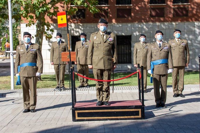 Archivo - El general Olazabal (centro), preside un acto en la base de Cerro Muriano.