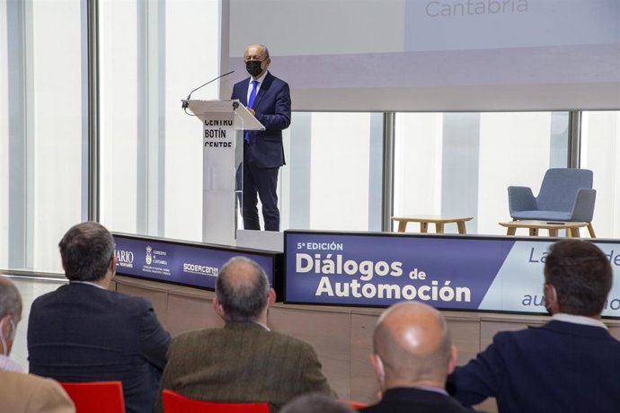 El consejro de Industria, Javier López Marcano, en su intervención en Diálogos de Automoción